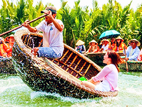 湖北乐嘉游艇有限公司、湖北乐嘉、乐嘉游艇公司、乐嘉游艇、路亚艇、脚踏船、电动船、快艇、画舫、防汛冲锋舟、手划船、网红簸箕船、浮动浮台码头系列、碰碰船、碰碰车系列、船外机系列、船艇装备配件、